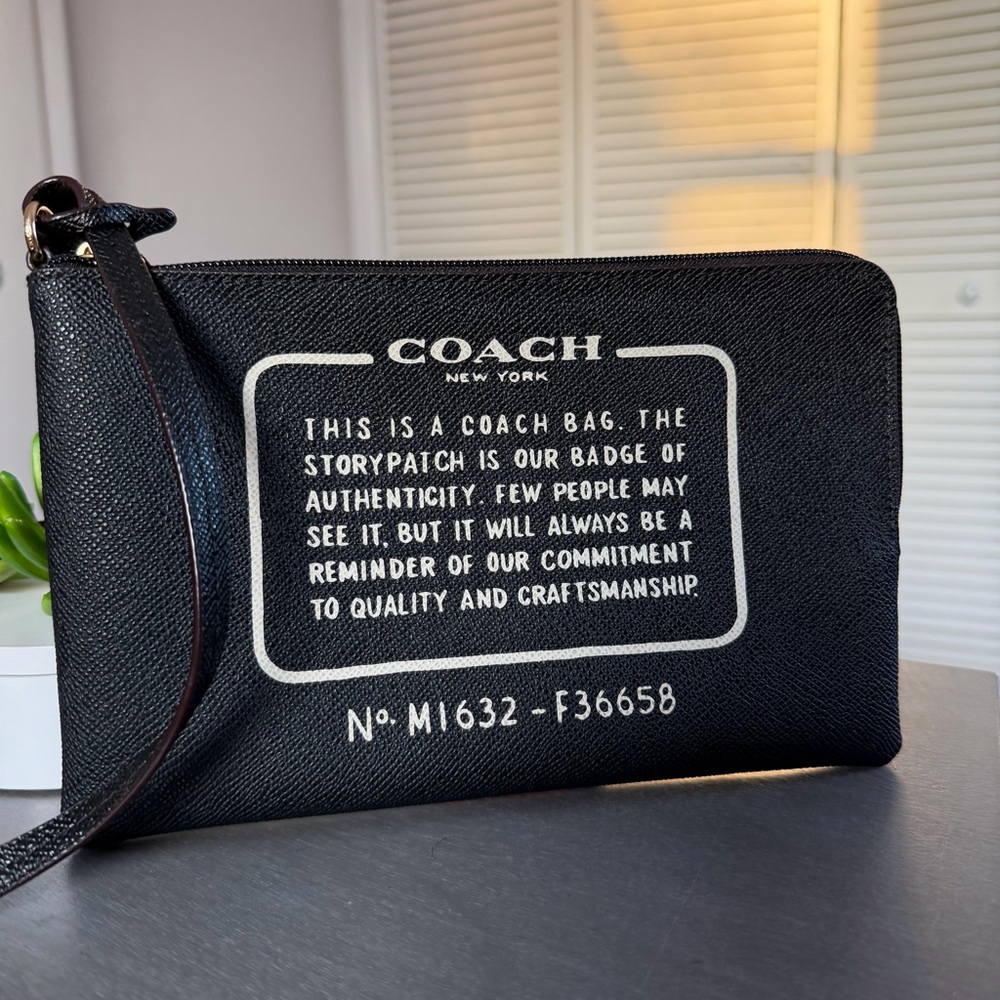 Coach Storypatch Black Wristlet Pouch Crossgrain leather F36658